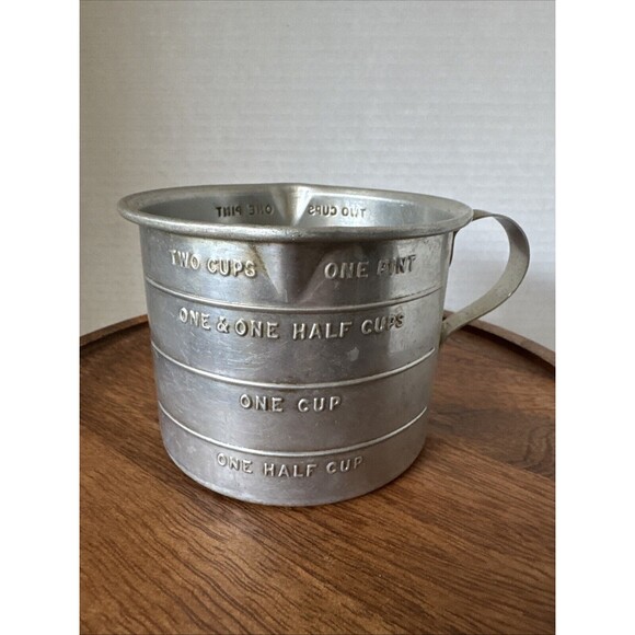 Vintage ALUMINUM Measuring TWO Cup Capacity w/ Handle & Double Spout - Picture 1 of 9